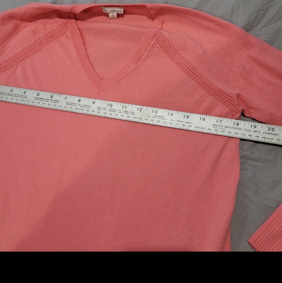 Gap Extra Fine Merino Wool Blend Womens Size Small Sweater. V neck, long sleeve. - Picture 7 of 10
